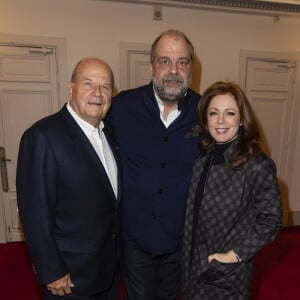 Exclusif - Marc Ladreit de Lacharrière, Eric Dupond-Moretti et sa compagne Isabelle Boulay - Eric Dupond-Moretti à la barre au théâtre de la Madeleine à Paris © Pierre Perusseau/Bestimage