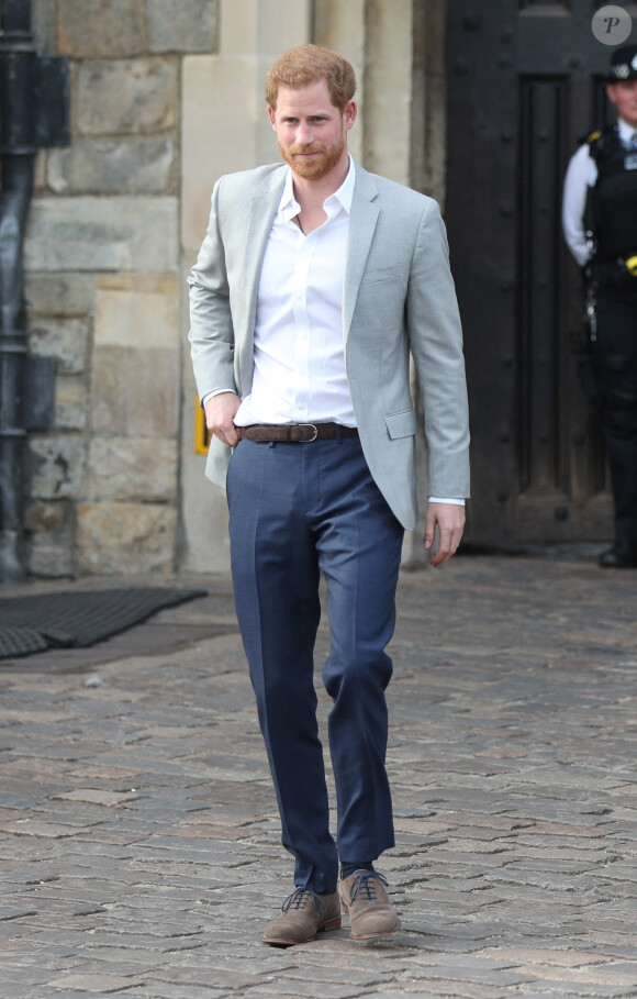 Le prince Harry arrive au château de Windsor à la veille de son mariage avec Meghan Markle le 18 mai 2018.