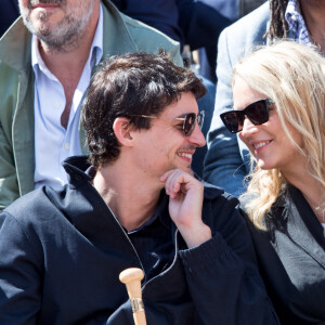 Virginie Efira et son compagnon Niels Schneider - Célébrités dans les tribunes des internationaux de France de tennis de Roland Garros à Paris, France, le 8 juin 2019. © Jacovides / Moreau/Bestimage