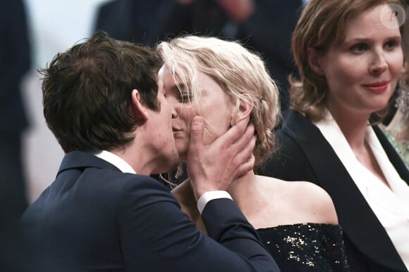 Virginie Efira et son compagnon Niels Schneider à la première de "Sibyl" lors du 72ème Festival International du Film de Cannes, le 24 mai 2019.