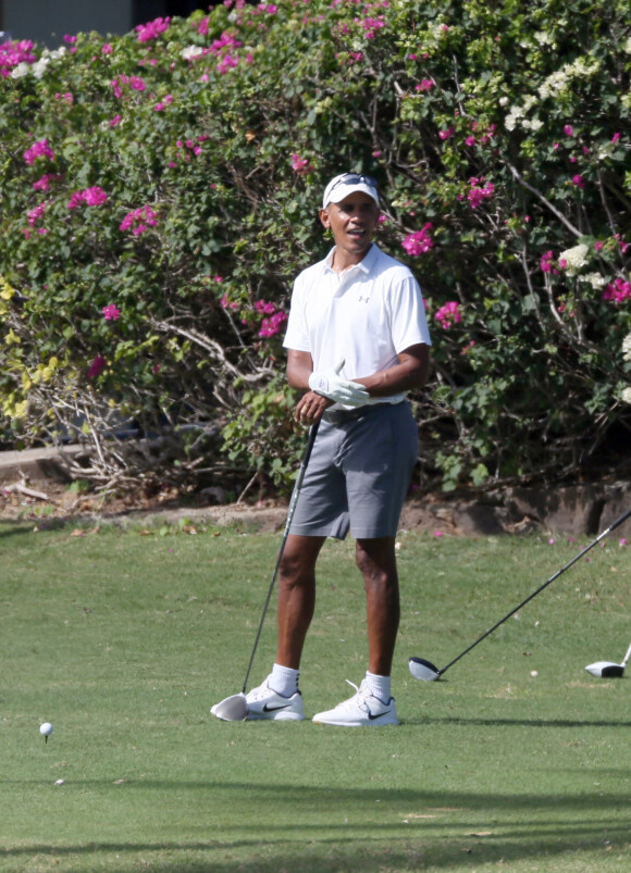 Exclusif - Barack Obama coule une retraite paisible et des vacances sportives sur un terrain de golf à Hawaï le 28 décembre 2020.