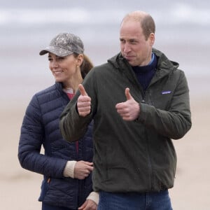 Le prince William et Catherine Kate Middleton font un tour de char à voile sur la plage Saint Andrews dans le comté de East Lothian en Ecosse.