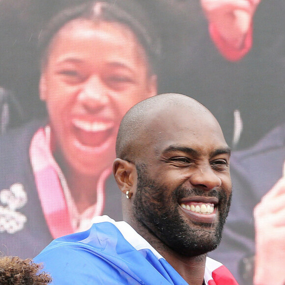 Teddy Riner, médaillé de bronze en individuel et médaille d'or par équipe mixte et Amandine Buchard, médaille d'argent, célébrés au Trocadéro à Paris, le 2 août 2021.