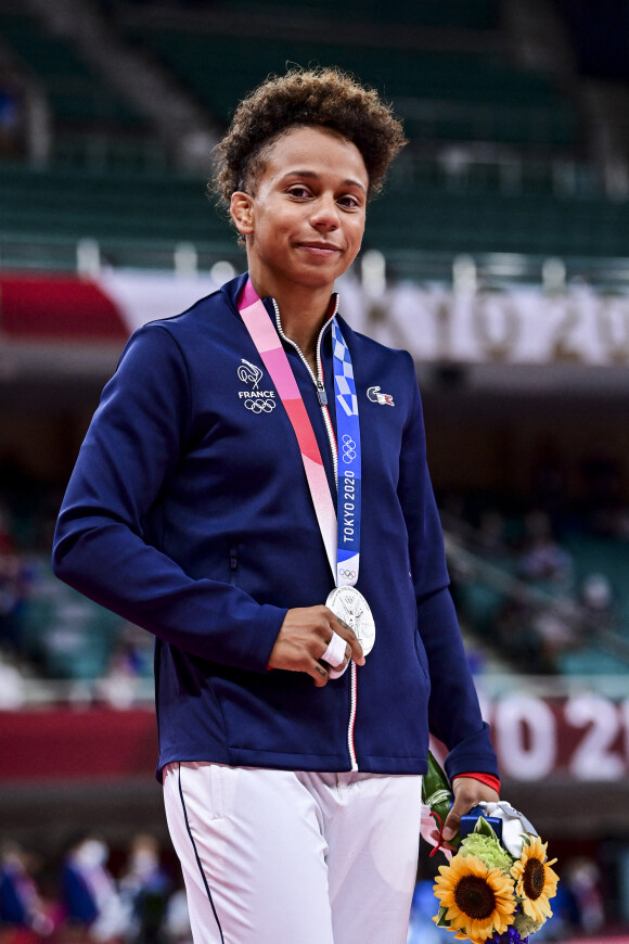 La judokate Amandine Buchard, médaillée d'argent aux Jeux Olympiques de Tokyo, a été victime de menaces de mort.