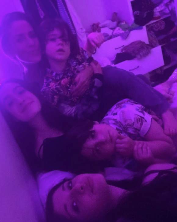 Soleil Moon Frye et ses quatre enfants. Décembre 2020.