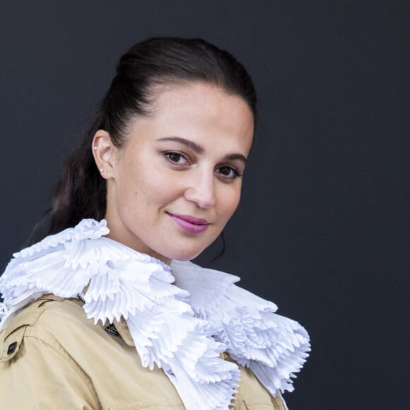 Alicia Vikander - Photocall du défilé de mode prêt-à-porter printemps-été 2021 "Louis Vuitton" à La Samaritaine à Paris, le 6 octobre 2020 © Olivier Borde / Bestimage