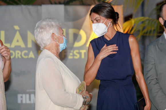 Judi Dench et la reine Letizia d'Espagne - La reine Letizia d'Espagne préside la cérémonie de clôture du "Atlantida Mallorca Film Festival" en présence de Judi Dench et Stephen Frears à Palma de Majorque, le 1er août 2021.