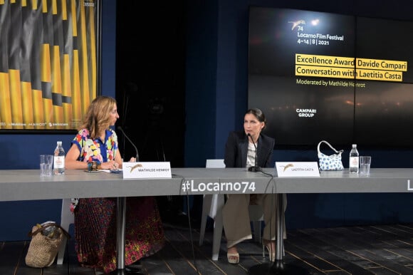 Laetitia Casta rencontre ses fans pour une conversation lors du Locarno Film Festival (4 - 14 août 2021) au cours duquel, l'actrice a reçu le prix l'Excellence Award David Campari. Le 4 août 2021.