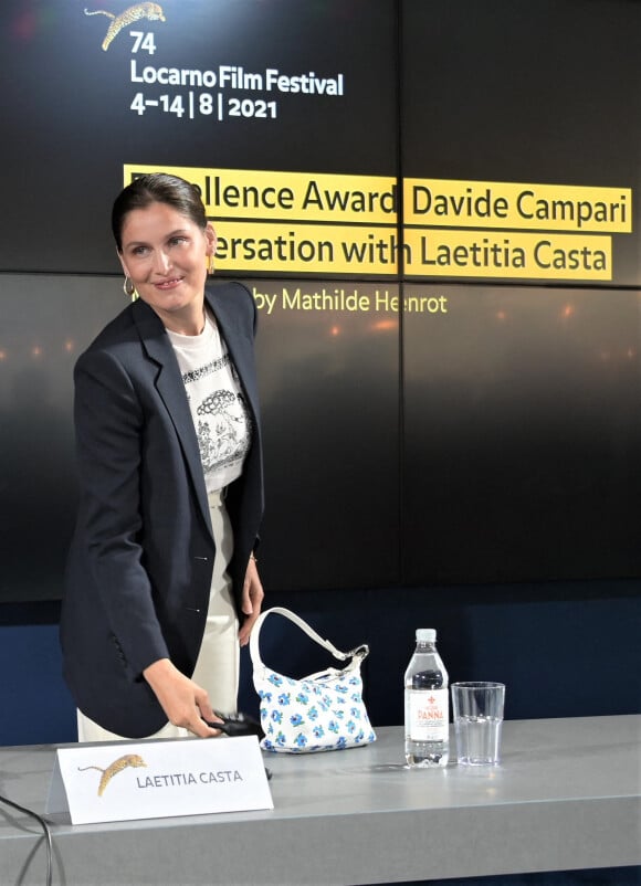 Laetitia Casta rencontre ses fans pour une conversation lors du Locarno Film Festival (4 - 14 août 2021) au cours duquel, l'actrice a reçu le prix l'Excellence Award David Campari. Le 4 août 2021.