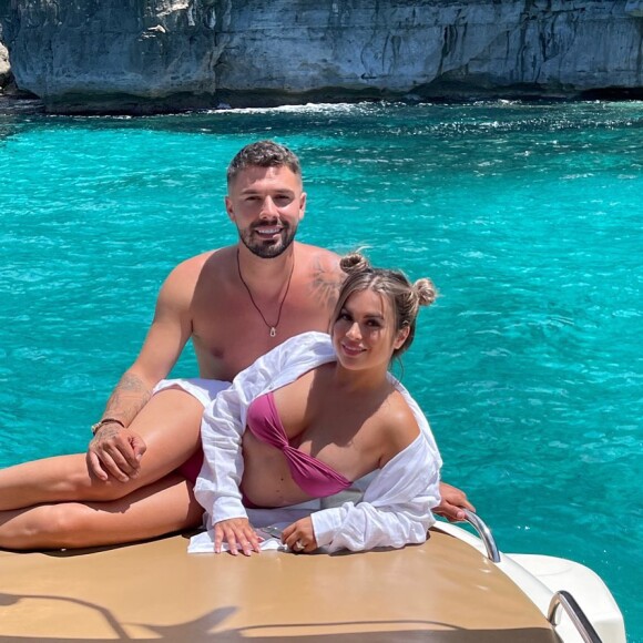 Kevin Guedj et Carla Moreau à Ibiza, ils posent complices, juillet 2021