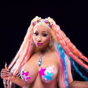 Nicki Minaj topless dans le nouveau clip "Trollz" au côté du rappeur Tekashi 6ix9ine. Los Angeles. Le 12 juin 2020.