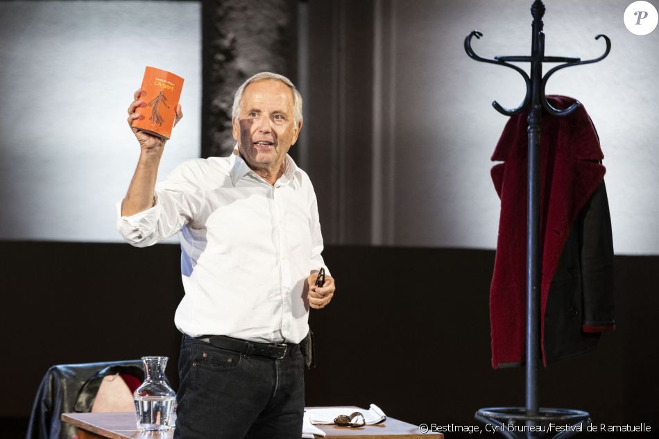 Fabrice Luchini Spectacle Des Ecrivains Parlent D'argent Fabrice Luchini triomphe à Ramatuelle devant Nagui et sa femme Mélanie