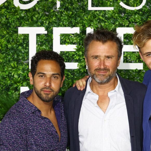 Samy Gharbi, Alexandre Brasseur et Hector Langevin au photocall de la série "Demain nous appartient" lors du 60e Festival de Télévision de Monte-Carlo au Grimaldi Forum à Monaco, le 19 juin 2021.