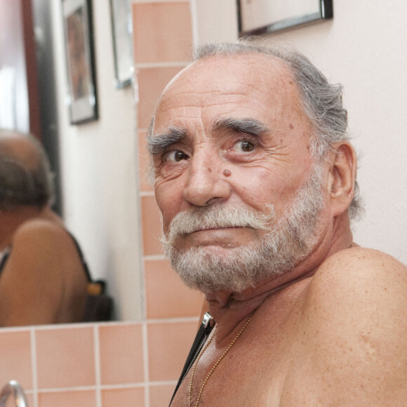 Archives - Claude Brasseur et son fils Alexandre Brasseur dans les loges pour la pièce "Mon père avait raison" lors du Festival de Ramatuelle. Le 1er août 2009. © Cyril Bruneau / Festival de Ramatuelle / Bestimage