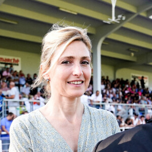 Francois Hollande et sa compagne Julie Gayet - Match amical Brive-Stade Français à Tulle. Le 13 août 2021. @ Hugo Pfeiffer/Icon Sport/ABACAPRESS.COM