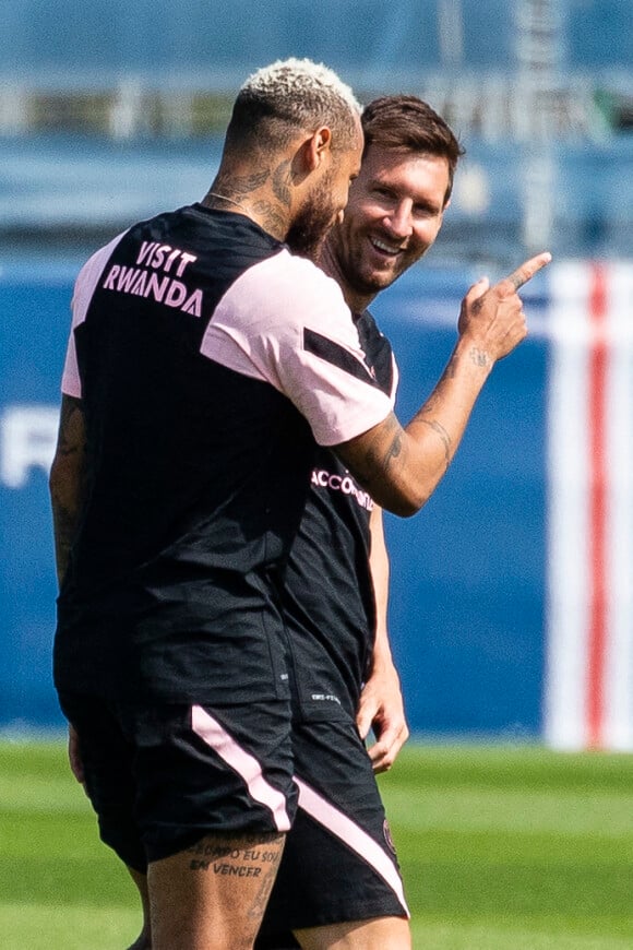 Lionel Messi , Neymar - Lionel Messi lors de son premier entraînement avec ses coéquipiers du Paris Saint-Germain (PSG) au Camp des Loges à Saint-Germain-en-Laye, France, le 13 août 2021. © Pierre Perusseau / Bestimage