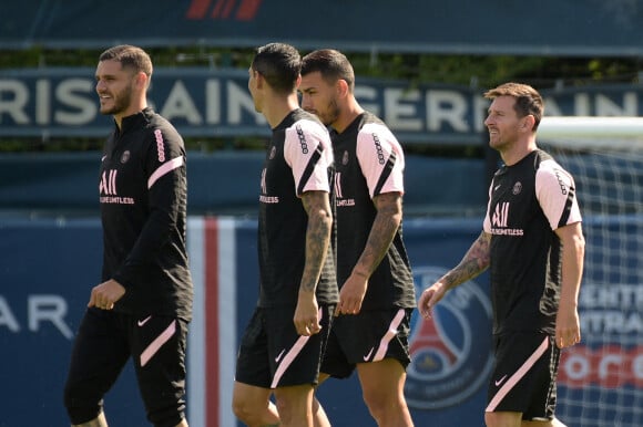 Lionel Leo Messi (30 - PSG) - Leandro Paredes (8 - PSG) - Angel Di Maria (11 - PSG) - Mauro Icardi (9 - PSG) - Lionel Messi lors de son premier entraînement avec ses coéquipiers du Paris Saint-Germain (PSG) au Camp des Loges à Saint-Germain-en-Laye, France, le 13 août 2021. © Federico Pestellini/Panoramic/Bestimage