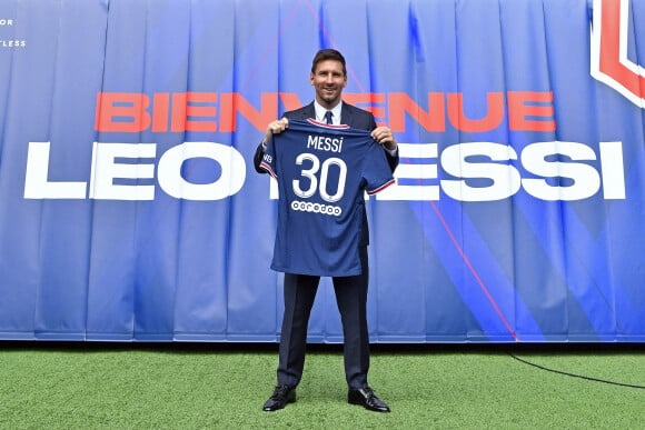 Lionel Messi rejoint le PSG sous le maillot numéro 30 et donne une conférence de presse au Parc des Princes à Paris, le 11 août 2021. © Aurélien Meunier / PSG via Bestimage 