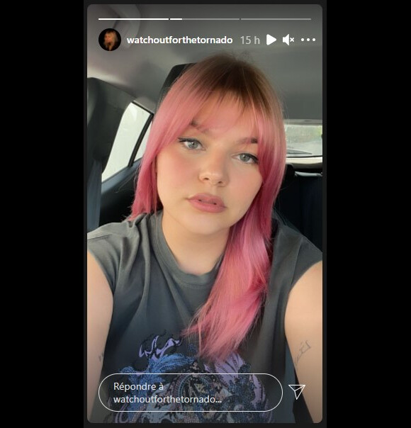 Louane dévoile sa nouvelle couleur sur Instagram. Le 14 août 2021.