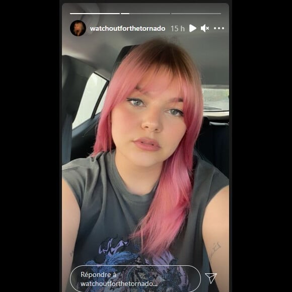 Louane dévoile sa nouvelle couleur sur Instagram. Le 14 août 2021.