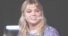 Louane change encore de tête et opte pour une couleur très flashy !