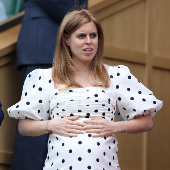 La princesse Beatrice d'York (enceinte) et son mari Edoardo Mapelli Mozzi au tournoi de Wimbledon au All England Lawn Tennis and Croquet Club à Londres.