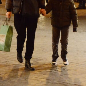 Exclusif - Linda Evangelista et son fils Augustin James à Rome, le 1er décembre 2013.