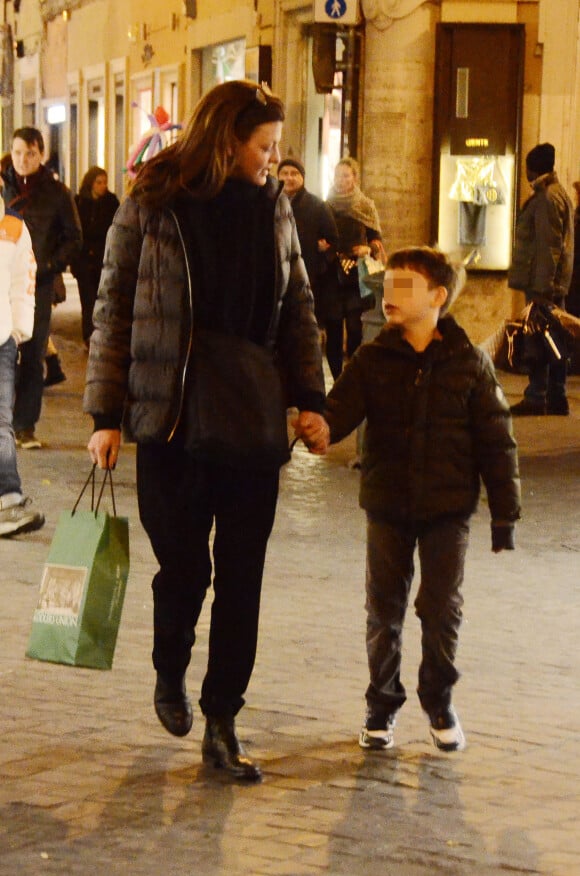 Exclusif - Linda Evangelista et son fils Augustin James à Rome, le 1er décembre 2013.