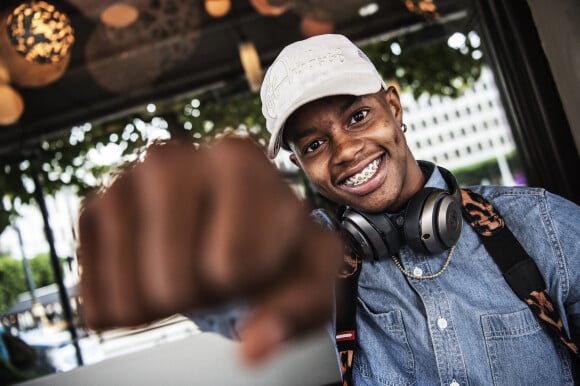 Info - Silento arrêté pour agression présumée avec une arme mortelle - Le chanteur Silentó (Ricky Lamar Hawk) arrive accueilli par ses fans à Stockhol, pour participer au Rockbjörnen gala.