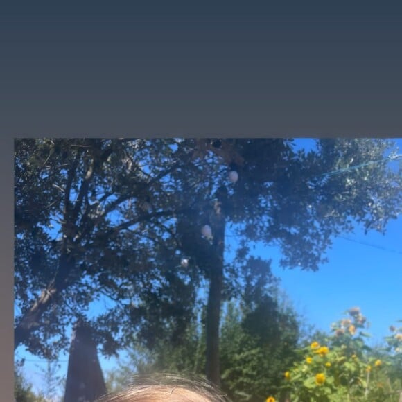 Billie, la fille de Pierre Niney et Natasha Andrews en vacances, sur Instagram le 16 août 2021.