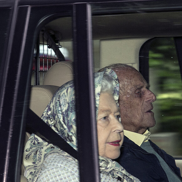 La reine Elisabeth II d'Angleterre et Le prince Philip, duc d'Edimbourg arrivent au château de Balmoral pour y passer quelques jours de vacances le 8 aout 2020.