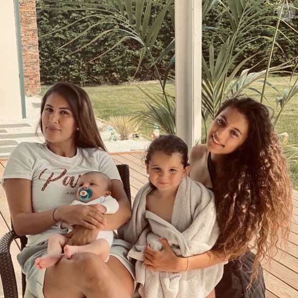 Wafa de "Mamans & Célèbres" avec ses enfants Aaron, Jenna et Manel, le 30 mai 2021