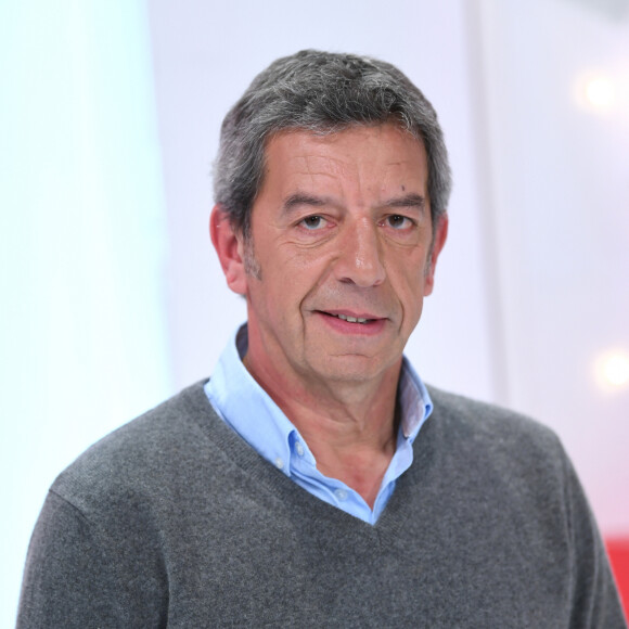 Michel Cymes - Enregistrement de l'émission "Vivement Dimanche prochain" au studio Gabriel à Paris, présentée par M.Drucker et diffusée sur France 2. © Guillaume Gaffiot / Bestimage 