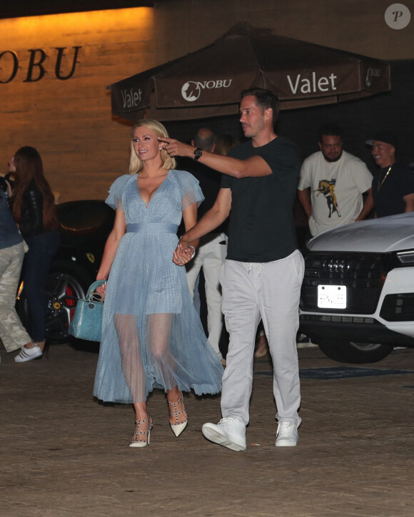 Paris Hilton et son fiancé Carter Milliken Reum sont allés diner en amoureux au restaurant Nobu dans le quartier de Malibu à Los Angeles, le 18 juillet 2021 