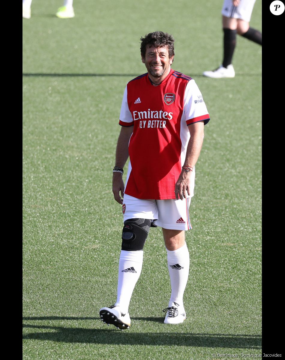 Patrick Bruel - Les VIP avaient répondu présent au match amical de football entre amis, organisé par J.C.Darmon, au profit de l'association "Plus fort la vie" au stade Marcel Aubour de Saint-Tropez, Côte d'Azur, le 7 août 2021. © Dominique Jacovides/Bestimage