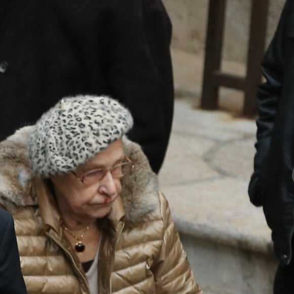 Julien Lepers et son fils Guillaume Lepers - Obsèques de Raymond Lepers, le père de l'animateur en la cathédrale d'Antibes, le 15 décembre 2014