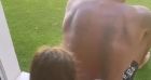 Moment tendre entre Patrick Antonelli et sa fille Sofia, 5 ans.
