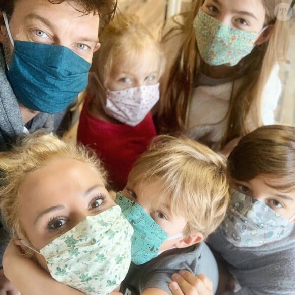 Elodie Gossuin, son mari Bertrand Lacherie et leurs quatre enfants sur Instagram, mai 2020.