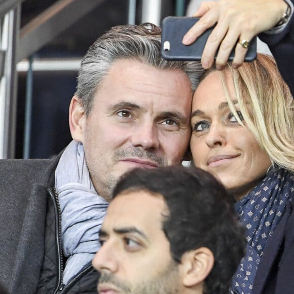 Cécile de Ménibus et son compagnon Thierry - People assistent à la clôture de la 12ème journée de Ligue 1 qui opposait le Paris Saint Germain au Stade Rennais (victoire 4-0 du PSG), à Paris au Parc des Princes le 6 novembre 2016. © Pierre Perusseau/Bestimage 