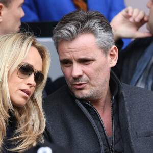 Cécile de Ménibus et son compagnon Thierry - People au match Paris Saint-Germain (PSG) - SM Caen au Parc des Princes à Paris, le 16 avril 2016. L'équipe du Paris Saint-Germain (PSG) l'a remporté 6-0.