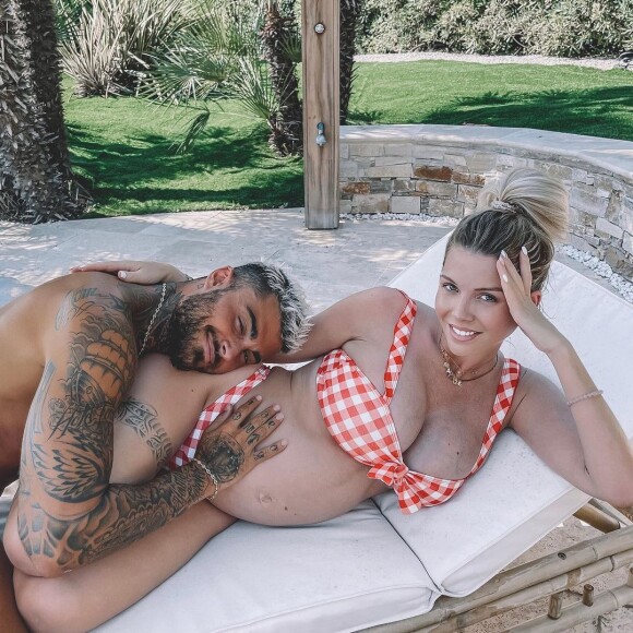 Jessica Thivenin, heureuse avec son mari Thibault Garcia et leur file Maylone. La famille s'est agrandie avec l'arrivée de la petite Leewane.