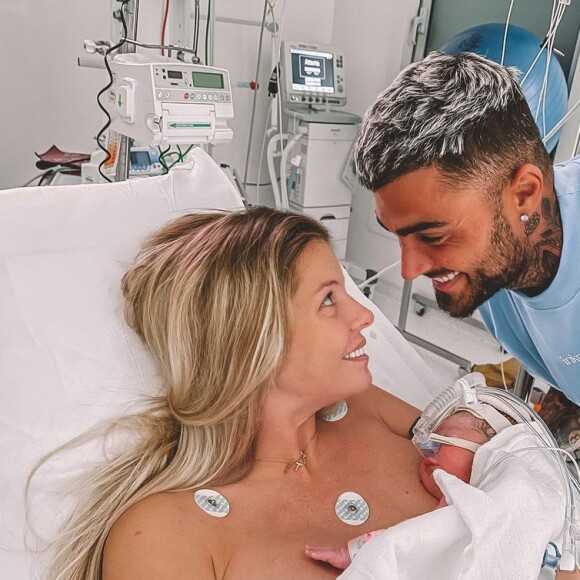 Jessica Thivenin, heureuse avec son mari Thibault Garcia et leur file Maylone. La famille s'est agrandie avec l'arrivée de la petite Leewane.