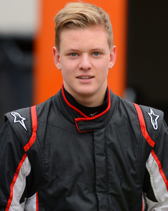 Mick Schumacher (Allemagne), fils du septuple champion du monde de Formule 1 allemand Michael Schumacher, effectue ses premiers essais en Formule 4 à Oschersleben, le 8 avril 2015.