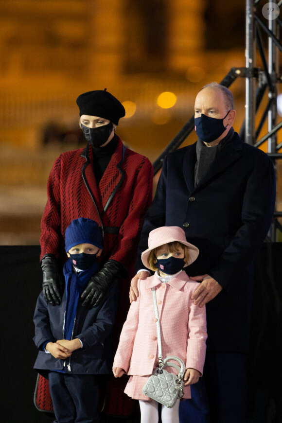 Le prince Albert II de Monaco, sa femme la princesse Charlene et leurs enfants le prince héréditaire Jacques et la princesse Gabriella durant la célébration de la Sainte Dévote, Sainte patronne de Monaco, à Monaco le 26 janvier 2021. © Olivier Huitel / Pool Monaco /Bestimage  TT.SS.HH. Prince Albert II, Princess Charlene of Monaco and their children Prince Jacques and Princess Gabriella attend the Sainte Devote celebrations. Sainte Devote is the Patron Saint of The Principality Of Monaco and France's Mediterranean Corsica island. This year the configuration has been changed due to the Covid-19 epidemic. The mass took place in a small committee and the traditional conflagration of the boat took place on the Quai Albert 1er. On January 26, 2021 in Monaco. 