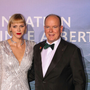 Le prince Albert II de Monaco et la princesse Charlène (bijoux Repossi) lors du photocall du gala "Monte-Carlo Gala for Planetary Health" organisé par la Fondation Prince Albert II de Monaco le 24 septembre 2020. © Jean-Charles Vinaj / Pool Monaco / Bestimage  Princess Charlene of Monaco, Prince Albert II of Monaco attends the Monte-Carlo Gala For Planetary Health on September 24, 2020 in Monte-Carlo, Monaco 