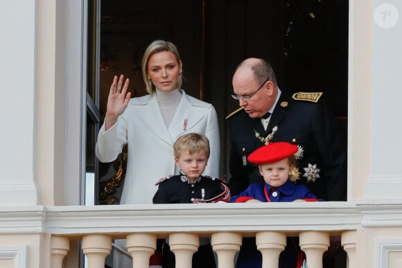 La princesse Charlène de Monaco, le prince Albert II de Monaco, le prince Jacques et la princesse Gabriella au balcon du palais lors de la Fête nationale monégasque à Monaco. Le 19 novembre 2019 © Claudia Albuquerque / Bestimage 