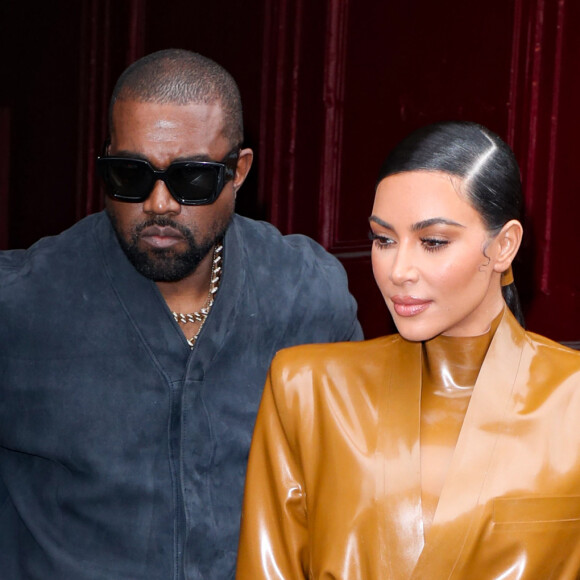 Kanye West et sa femme Kim Kardashian à la sortie du Théâtre des Bouffes du Nord après le "Sunday Service" à Paris.