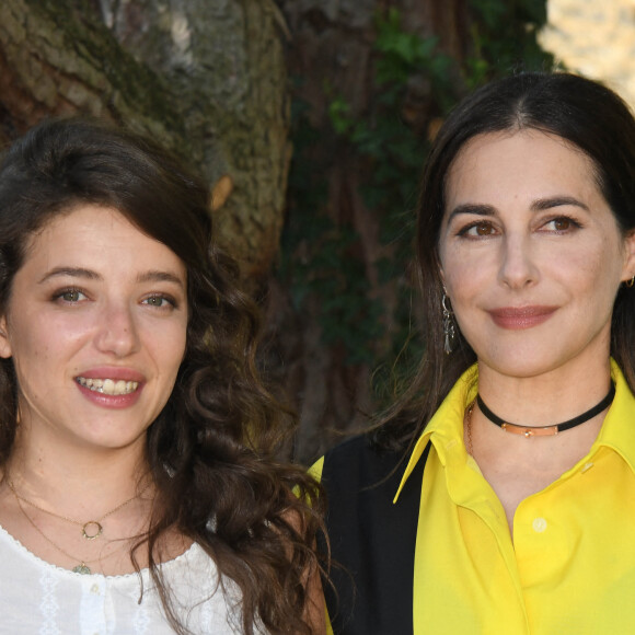 Zoé Adjani et Amira Casar - Photocall du film "Cigare au miel" lors du 14ème Festival du Film Francophone d'Angoulême. Le 26 août 2021 © Coadic Guirec / Bestimage
