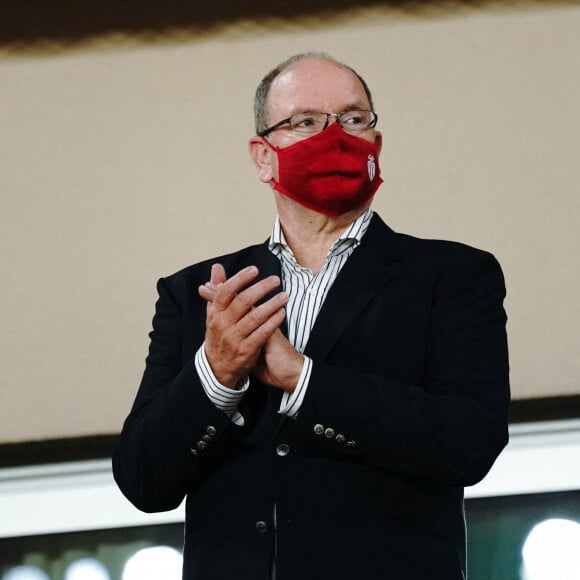 Le prince Albert II de Monaco assiste au match de championnat de Ligue 1 Uber Eats opposant l'AS Monaco au FC Nantes au stade Louis II à Monaco, le 6 août 2021. Le match s'est terminé sur un nul 1-1. © Norbert Scanella/Panoramic/bestimage