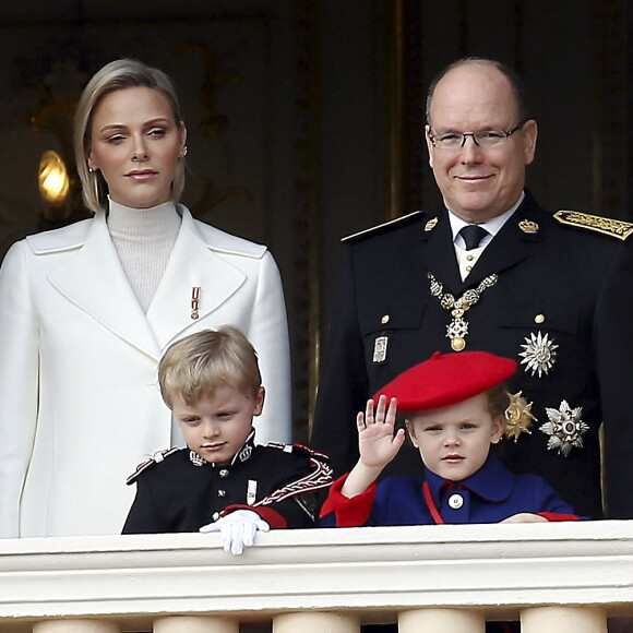 La princesse Charlène, le prince Albert II de Monaco, leurs enfants le prince Jacques et la princesse Gabriella - La famille princière de Monaco au balcon du palais lors de la Fête nationale monégasque à Monaco. © Jean-François Ottonello / Nice Matin / Bestimage